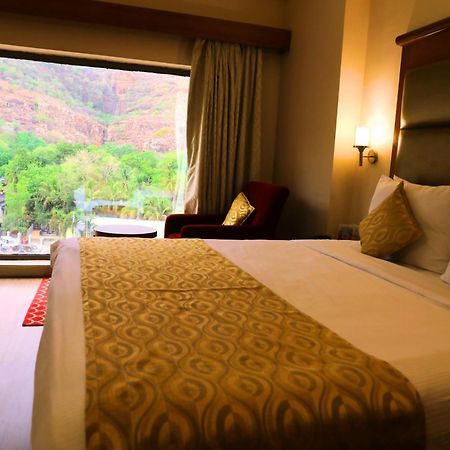 Raj Park- Hill View Hotell Tirupati Eksteriør bilde