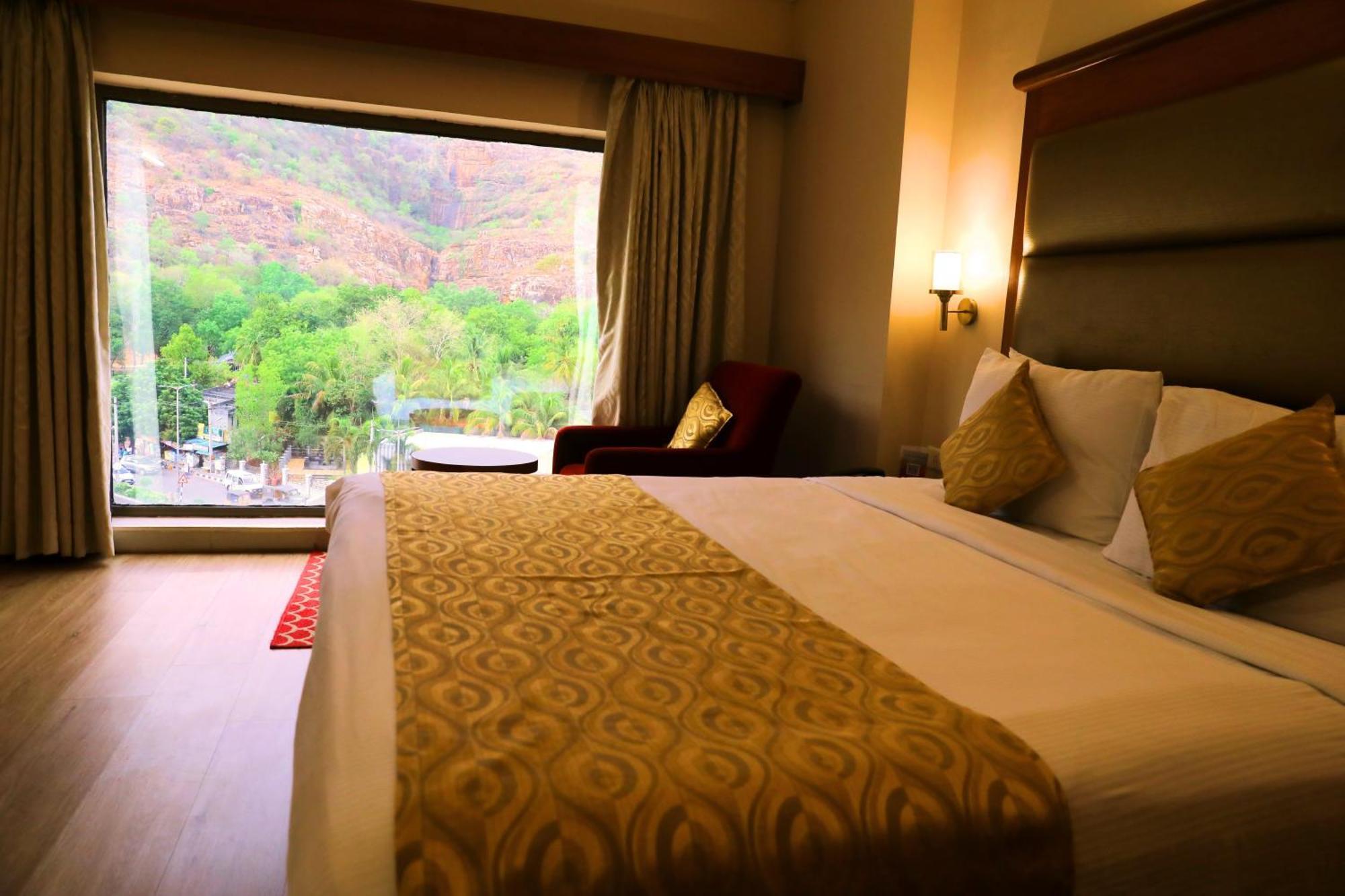 Raj Park- Hill View Hotell Tirupati Eksteriør bilde