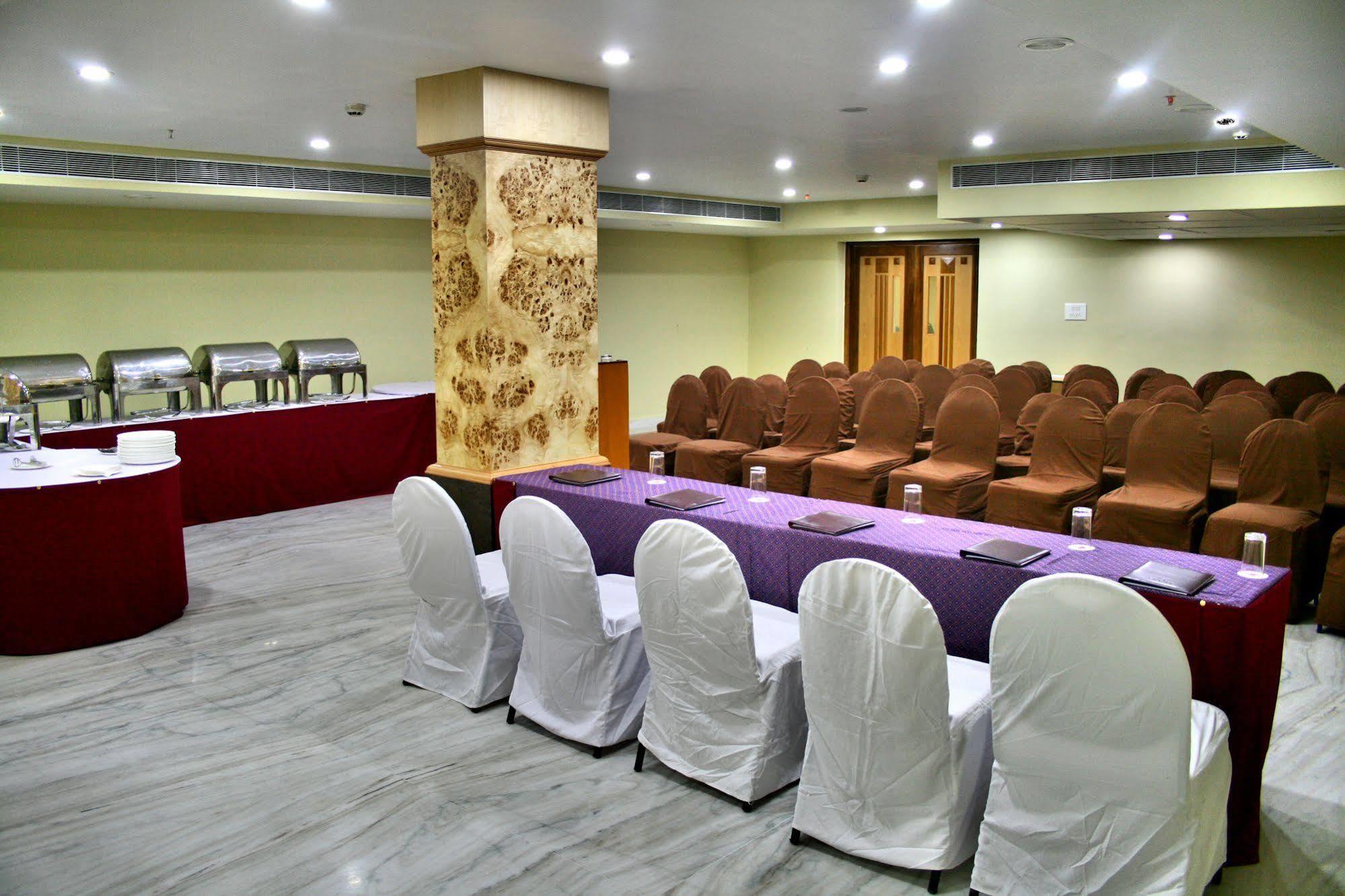 Raj Park- Hill View Hotell Tirupati Eksteriør bilde