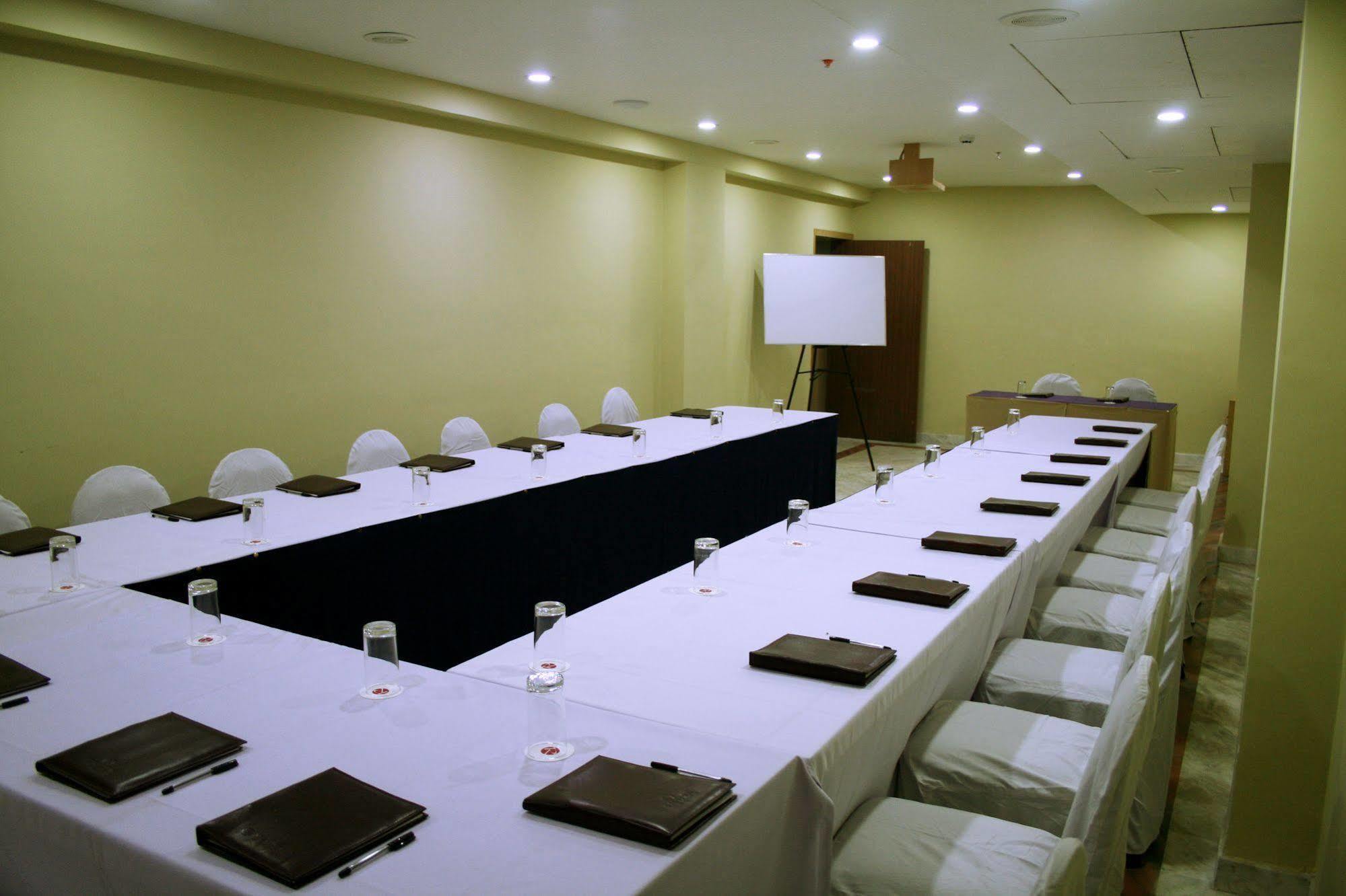 Raj Park- Hill View Hotell Tirupati Eksteriør bilde